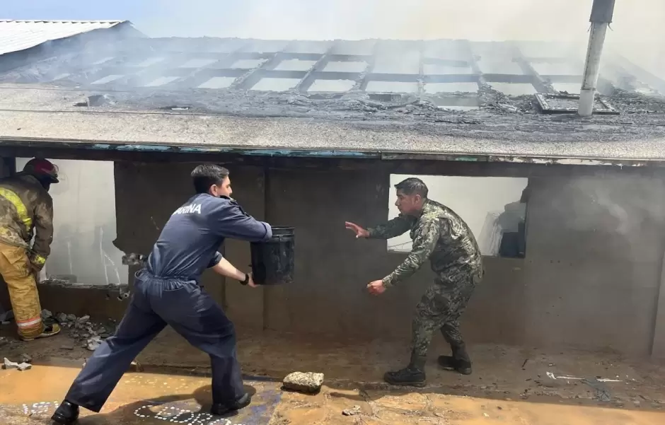 Marina apoya en sofocación de incendio en centro de rehabilitación en Isla Cedros