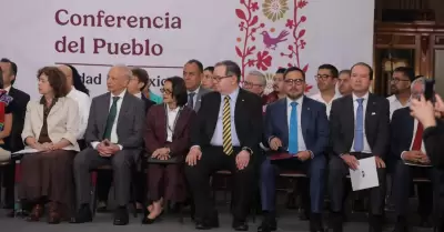 Integrantes del grupo de expertos para explorar la explotaci�n de gas no convenc