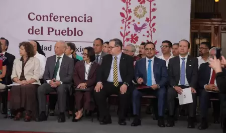 Integrantes del grupo de expertos para explorar la explotaci�n de gas no convenc