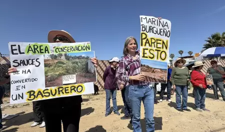 Protestan vecinos de playas de Tijuana contra proyecto inmobiliario en la Ca�ada