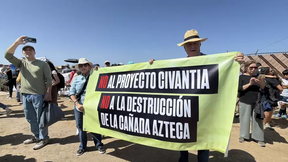 Protestan vecinos de playas de Tijuana contra proyecto inmobiliario en la Ca�ada Azteca