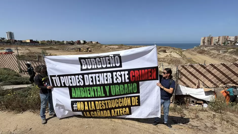 Protestan vecinos de playas de Tijuana contra proyecto inmobiliario en la Ca�ada Azteca