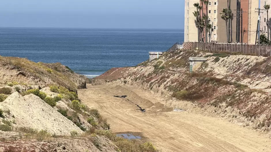 Protestan vecinos de playas de Tijuana contra proyecto inmobiliario en la Ca�ada Azteca
