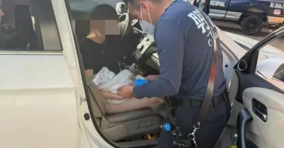 Elementos municipales ayudan a mujer durante labor de parto