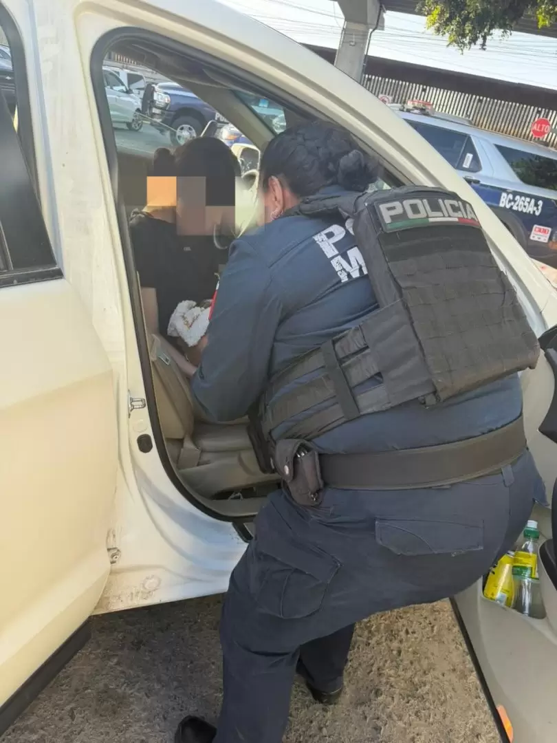 Elementos municipales ayudan a mujer durante labor de parto