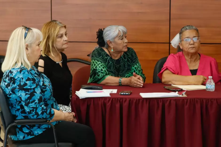 Di�logo directo con colectivos de b�squeda de Baja California