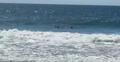 Rescate de un ba�ista en Playas de Tijuana