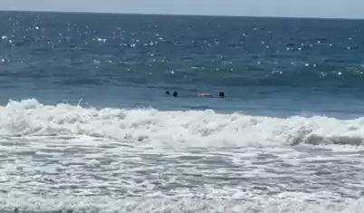 Rescate de un ba�ista en Playas de Tijuana