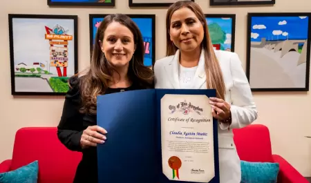 Claudia Agat�n construye alianzas con sectores esenciales de Los �ngeles