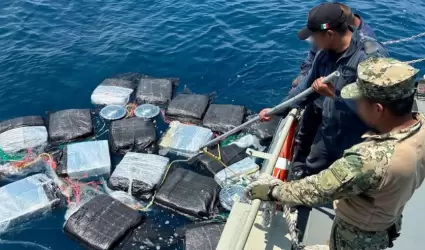 Aseguran 18 bultos con 904 kilos de coca�na, al noroeste de Puerto Chiapas.