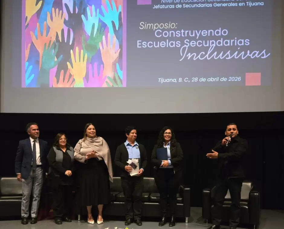 Simposio "Construyendo escuelas secundarias inclusivas" en Baja California