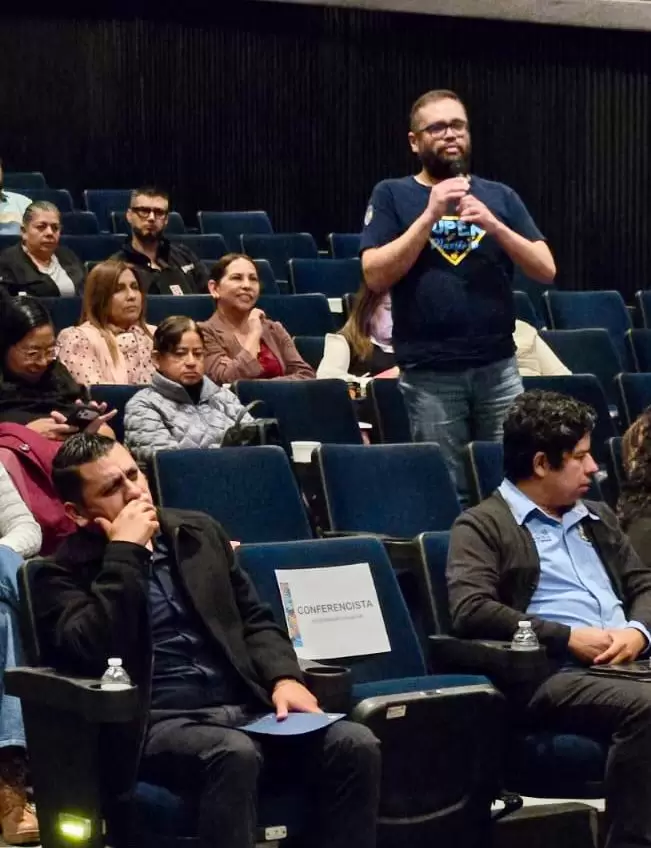 Simposio "Construyendo escuelas secundarias inclusivas" en Baja California