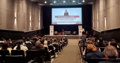 Simposio "Construyendo escuelas secundarias inclusivas" en Baja California