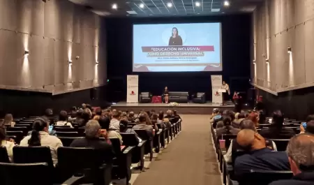 Simposio "Construyendo escuelas secundarias inclusivas" en Baja California