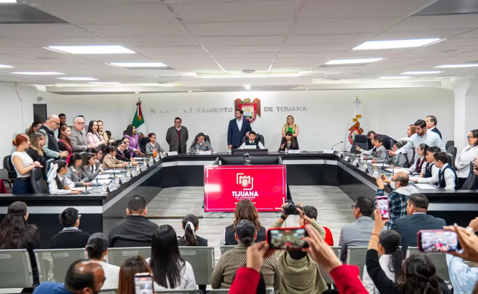 Encabeza Ismael Burgue�o 'Infancia en la Presidencia'