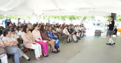 Participa presidenta del Congreso en evento de la Ni�a y Ni�o Funcionaria y Func