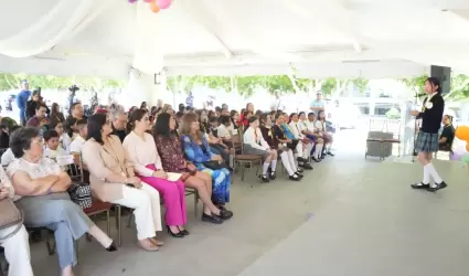 Participa presidenta del Congreso en evento de la Ni�a y Ni�o Funcionaria y Func