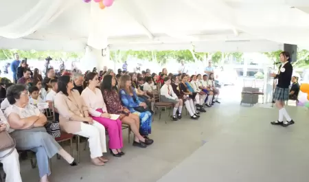 Participa presidenta del Congreso en evento de la Ni�a y Ni�o Funcionaria y Func