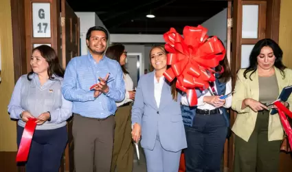 Claudia Agat�n inaugura primer centro m�dico en BC, autorizado para certificar p