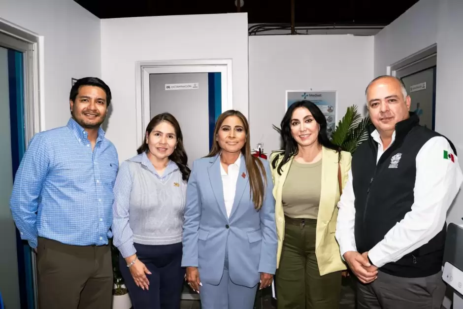 Claudia Agat�n inaugura primer centro m�dico en BC, autorizado para certificar pescadores