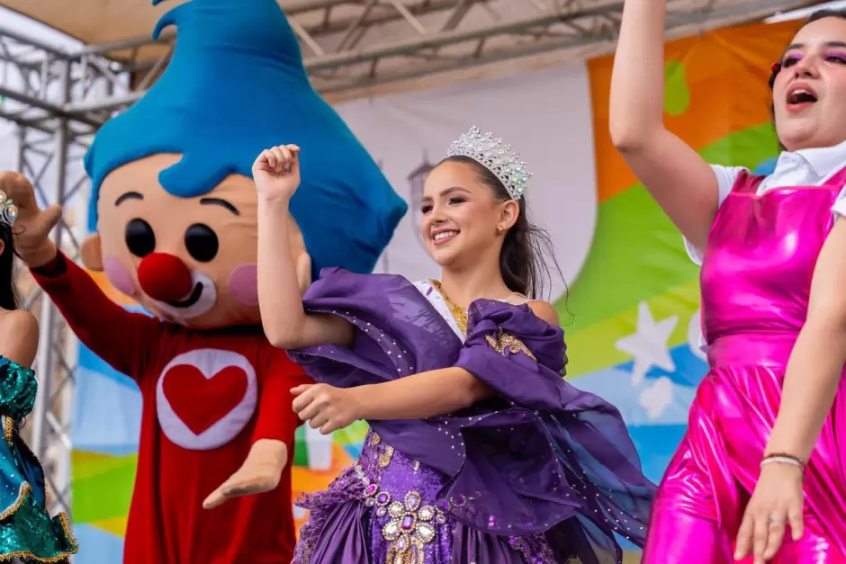 Celebra Claudia Agat�n a 1,500 infantes ensenadenses en Mega Kids 2026