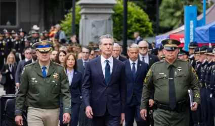 Gobernador Newsom honra a oficiales ca�dos en cumplimiento del deber en Californ