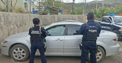 Localizan auto con reporte de robo en �rea rural de Tecate