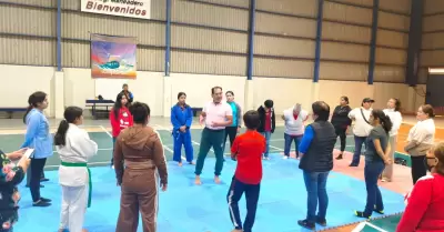 Capacitaci�n en defensa personal "Con Amor en Guardia" en Maneadero