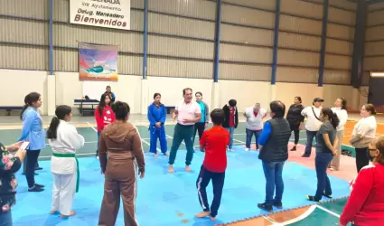 Capacitaci�n en defensa personal "Con Amor en Guardia" en Maneadero