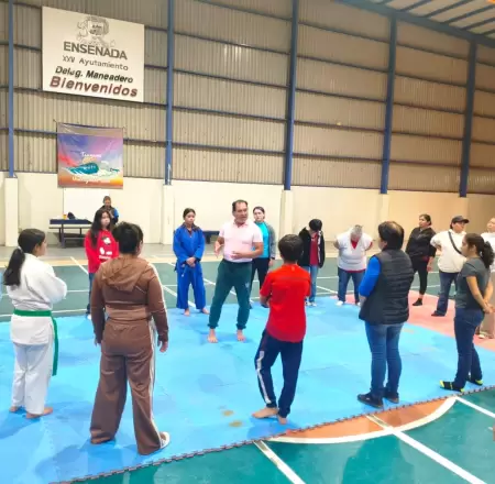Capacitaci�n en defensa personal "Con Amor en Guardia" en Maneadero