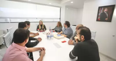 Recibe sindica procuradora a comitiva de la Uni�n de Librer�as de Tijuana