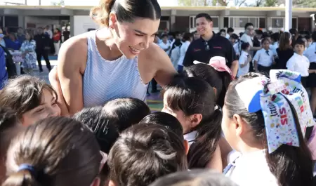 Contin�a gobernadora Marina del Pilar entrega de aires acondicionados en plantel