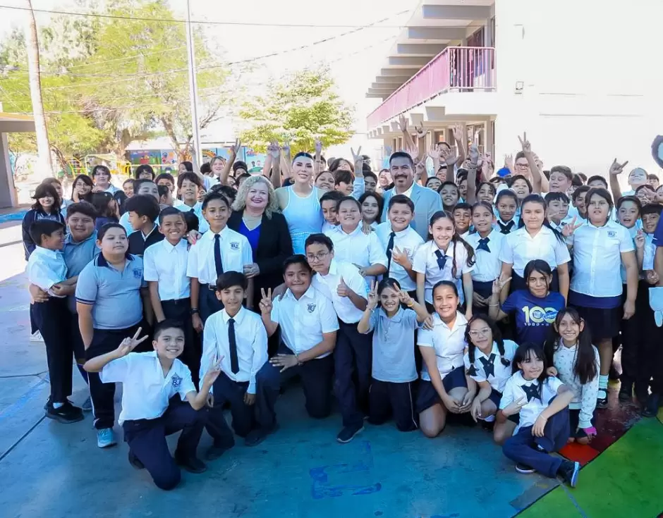 Contin�a gobernadora Marina del Pilar entrega de aires acondicionados en planteles educativos