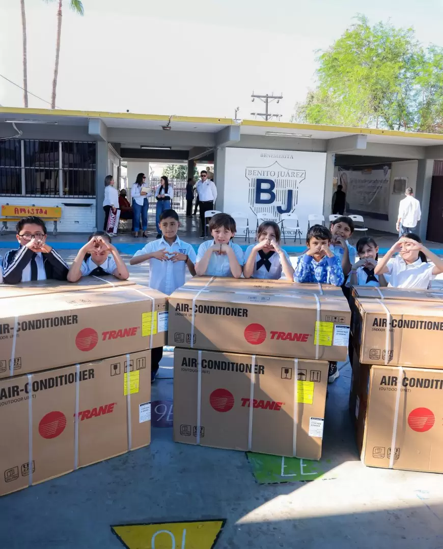 Contin�a gobernadora Marina del Pilar entrega de aires acondicionados en planteles educativos