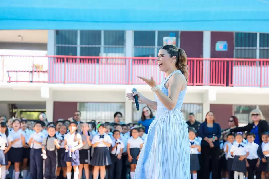 Contin�a gobernadora Marina del Pilar entrega de aires acondicionados en planteles educativos