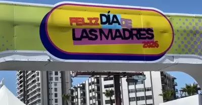 Festival del D�a de las Madres de Grupo Caliente