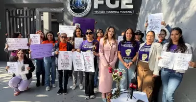 Se manifiestan madres v�ctimas de violencia vicaria del colectivo ante la Fiscal