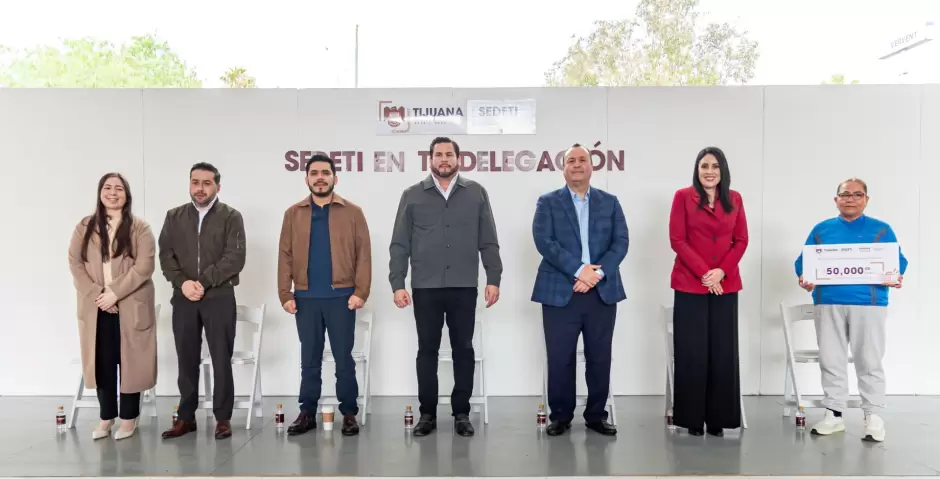 Entrega de apoyos económicos a emprendedores de Cerro Colorado y Otay