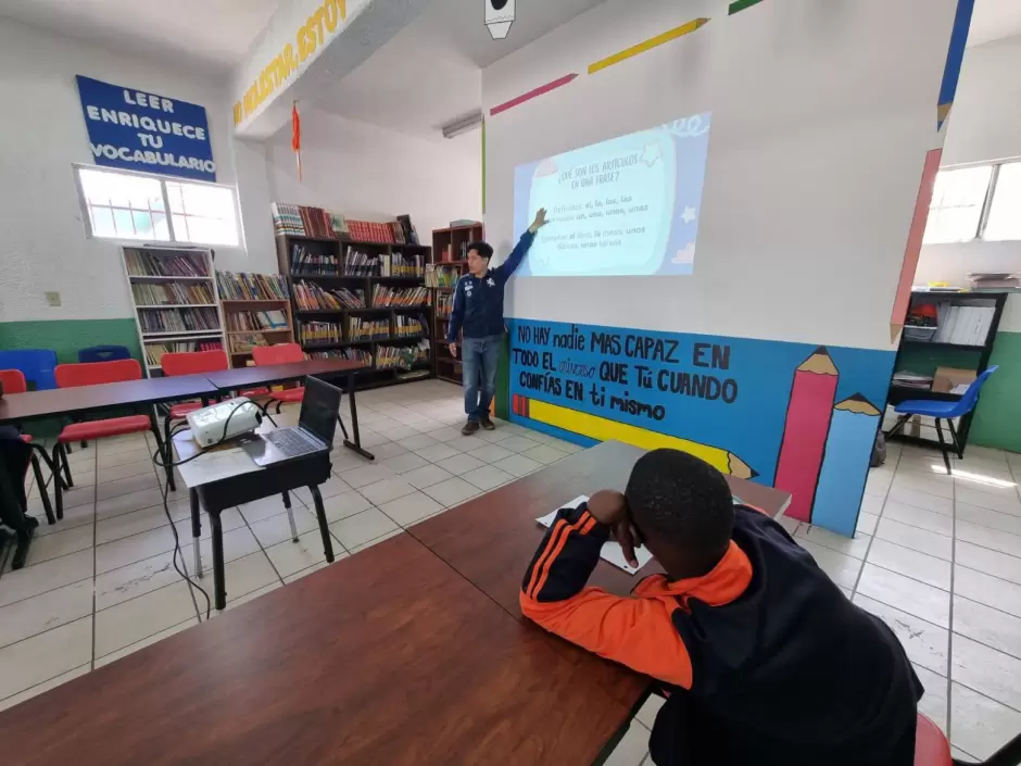 Clases de español a estudiantes extranjeros migrantes