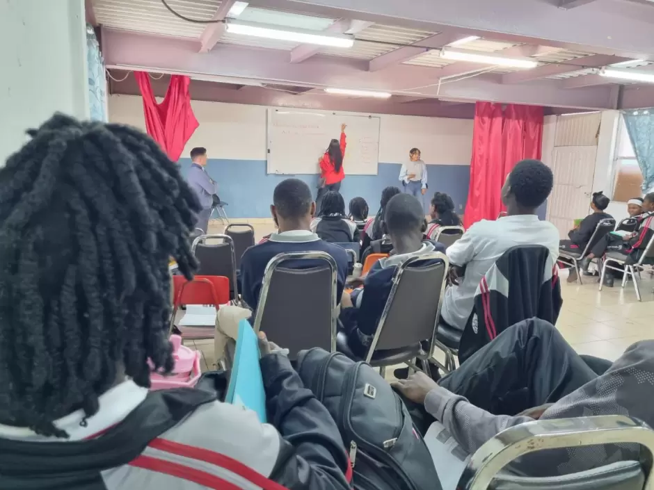 Clases de español a estudiantes extranjeros migrantes