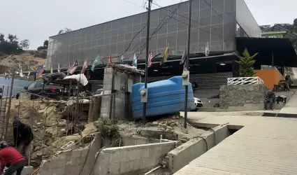 Siete j�venes migrantes rompen la barrera de la frontera con t�tulos acad�micos