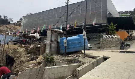 Siete j�venes migrantes rompen la barrera de la frontera con t�tulos acad�micos