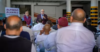 Atiende Alfredo �lvarez invitaci�n de sector transportista