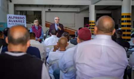 Atiende Alfredo �lvarez invitaci�n de sector transportista