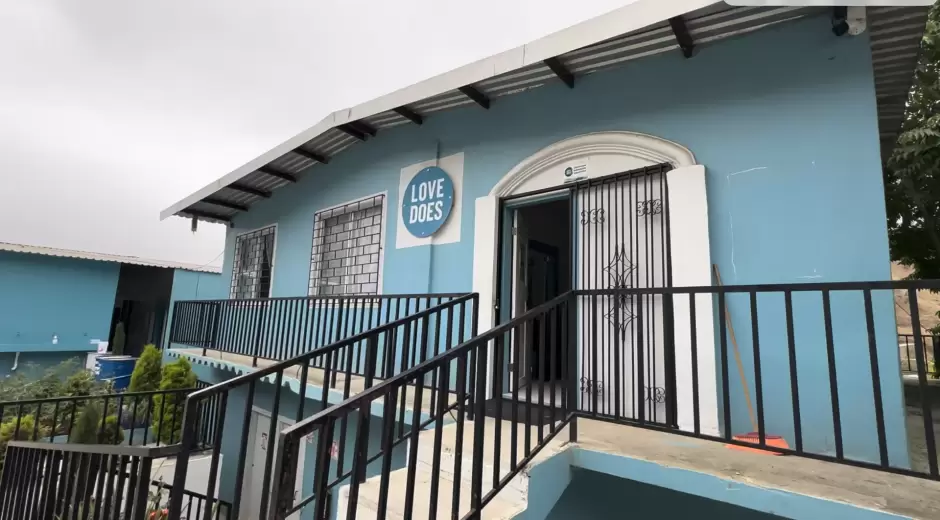 Siete j�venes migrantes rompen la barrera de la frontera con t�tulos acad�micos
