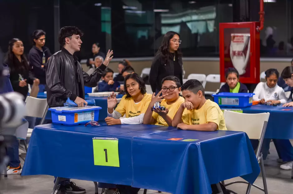 Impulsa torneo Bajabot 2026 a jóvenes en la robótica