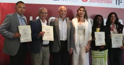 Graduaci�n de docentes especializados en programa especializado en Inteligencia 