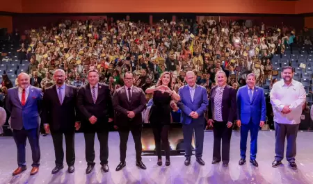 Reconocen a docentes de Baja California por trayectoria y liberan m�s de 3 mil p