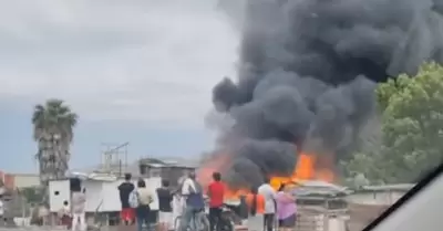 Incendio consume ocho viviendas en invasi�n del Ca��n del Padre en Tijuana