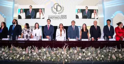 Claudia Agat�n entrega la Medalla Antonio Mel�ndrez a Ciudadan�a Distinguida 202